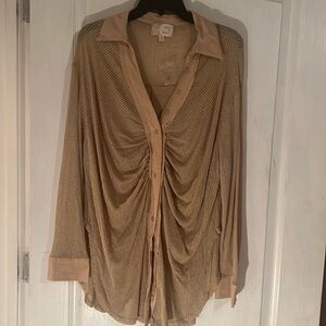 Oli & Hali Shirred button down top